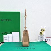 	 Bagsaaa Bottega Veneta beige nappa leather Cassette shoulder bag - 22.5*13.5*4.5cm - 4