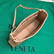 	 Bagsaaa Bottega Veneta beige nappa leather Cassette shoulder bag - 22.5*13.5*4.5cm - 2