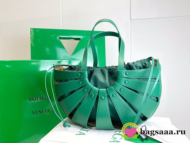 Bagsaaa Bottega Veneta's The Shell bag in green - 22X14X10cm - 1