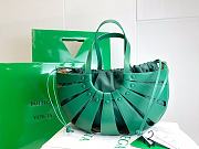 Bagsaaa Bottega Veneta's The Shell bag in green - 22X14X10cm - 1