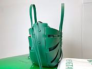 Bagsaaa Bottega Veneta's The Shell bag in green - 22X14X10cm - 2