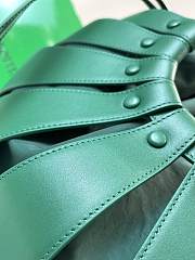 Bagsaaa Bottega Veneta's The Shell bag in green - 22X14X10cm - 4