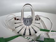 	 Bagsaaa Bottega Veneta's The Shell bag in off white - 22X14X10cm - 1