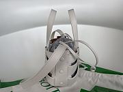 	 Bagsaaa Bottega Veneta's The Shell bag in off white - 22X14X10cm - 5