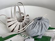 	 Bagsaaa Bottega Veneta's The Shell bag in off white - 22X14X10cm - 4