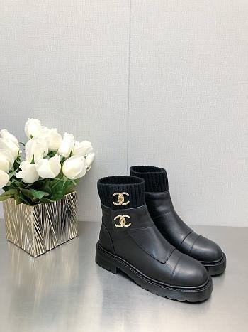 Bagsaaa Chanel CC Logo Black Chelsea Short Boots