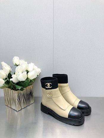 	 Bagsaaa Chanel CC Logo Beige Chelsea Short Boots