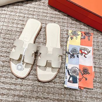Bagsaaa Hermes Oran Sandals Box calfskin In White