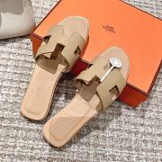 Bagsaaa Hermes Oran Sandals Box calfskin In Beige - 3