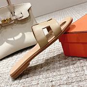 Bagsaaa Hermes Oran Sandals Box calfskin In Beige - 2