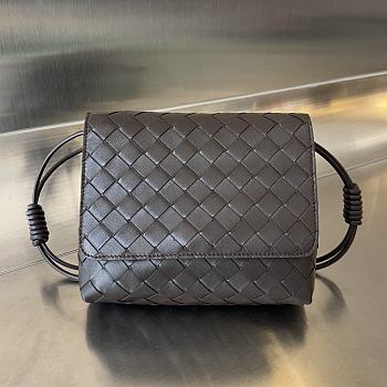 Bagsaaa Bottega Veneta Mini Leather Intrecciato Cross-Body Bag Brown - 19*15*6cm