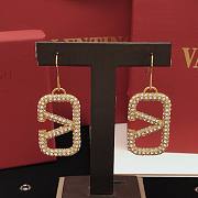 Bagsaaa Valentino Garavani Gold VLogo Crystal Pendant Earrings - 1