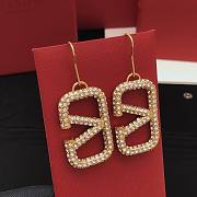 Bagsaaa Valentino Garavani Gold VLogo Crystal Pendant Earrings - 6