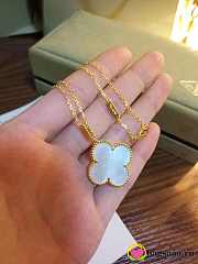 	 Bagsaaa Van Cleef & Arpels Clover White Necklace - 1