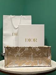 	 Bagsaaa Dior Book Tote Beige Medium D-Lace Butterfly Embroidery with 3D Macramé Effect - 3