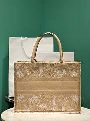 	 Bagsaaa Dior Book Tote Beige Medium D-Lace Butterfly Embroidery with 3D Macramé Effect - 4