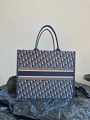 	 Bagsaaa Dior Large Dior Book Tote Blue Oblique Embroidery and Calfskin With Strap - 4