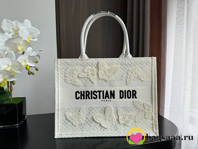 Bagsaaa Dior Book Tote Medium White D-Lace Butterfly Embroidery with 3D Macramé Effect - 1