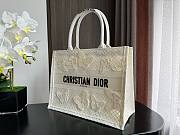 Bagsaaa Dior Book Tote Medium White D-Lace Butterfly Embroidery with 3D Macramé Effect - 6