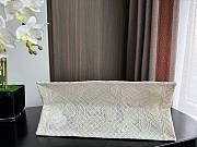 Bagsaaa Dior Book Tote Medium White D-Lace Butterfly Embroidery with 3D Macramé Effect - 4