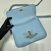 	 Bagsaaa Prada Embleme Saffiano shoulder bag in blue - 22x15x6cm - 2