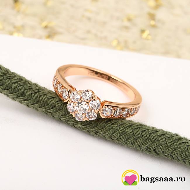 Bagsaaa Van Cleef & Arpel Flower Diamond Ring - 1