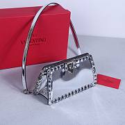 	 Bagsaaa Valentino Garavani Rockstud bag in calfskin silver - 21*12*6cm - 4