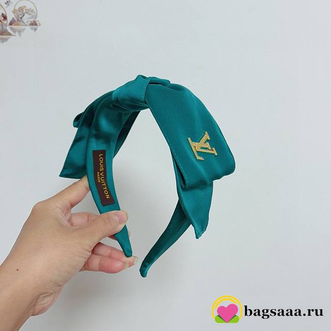 Bagsaaa Louis Vuitton Green Headband, Diamond Logo - 1