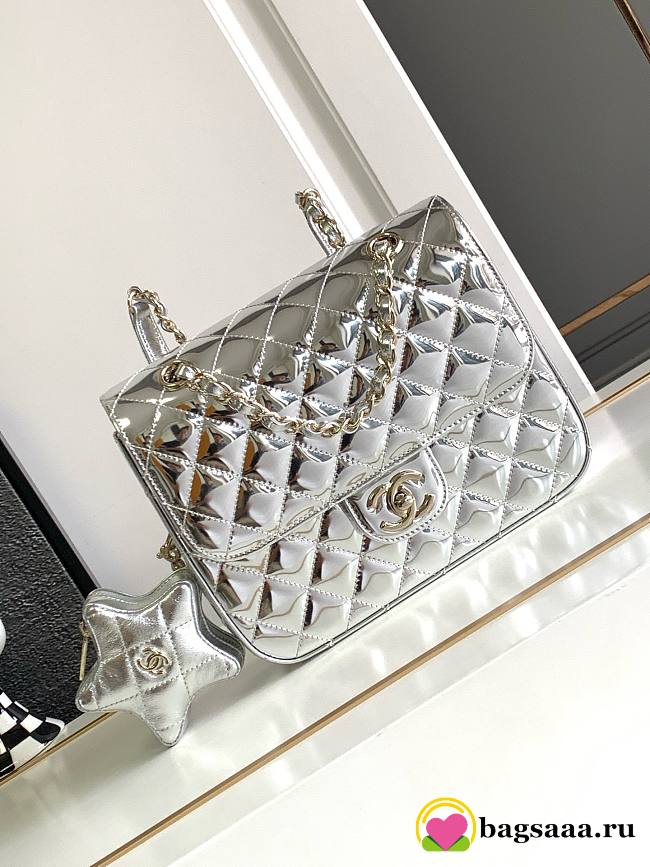 	 Bagsaaa Chanel 24C Hollywood silver mirror calfskin leather backpack - 1