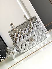 	 Bagsaaa Chanel 24C Hollywood silver mirror calfskin leather backpack - 1