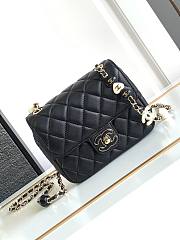 Bagsaaa Chanel 23K Black Bag With Heart Chain - 16x12.5x4.5cm - 1