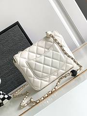 	 Bagsaaa Chanel 23K White Bag With Heart Chain - 16x12.5x4.5cm - 2