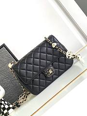 	 Bagsaaa Chanel 23K Black Bag With Heart Chain - 19cm - 1