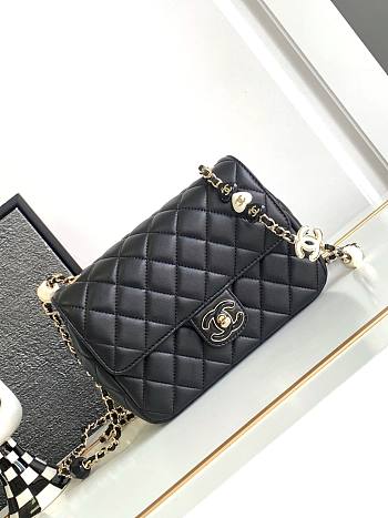 	 Bagsaaa Chanel 23K Black Bag With Heart Chain - 19cm