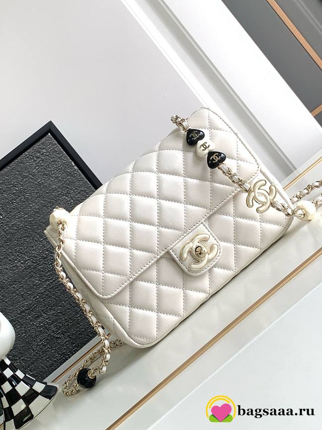 	 Bagsaaa Chanel 23K White Bag With Heart Chain - 19cm - 1