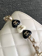 	 Bagsaaa Chanel 23K White Bag With Heart Chain - 19cm - 5