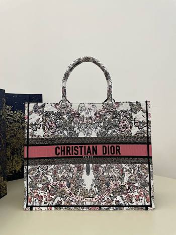 	 Bagsaaa Dior Lady Medium Book Tote White and Pastel Pink Butterfly Around The World Embroidery - 42 x 35 x 18.5 cm