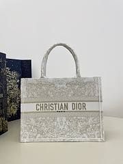 Bagsaaa Dior Lady Medium Book Tote Gold-Tone and White Butterfly Around The World Embroidery - 36x18x28cm - 1
