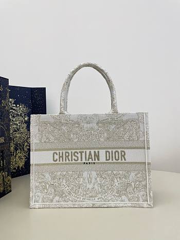 Bagsaaa Dior Lady Medium Book Tote Gold-Tone and White Butterfly Around The World Embroidery - 36x18x28cm