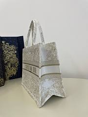 Bagsaaa Dior Lady Medium Book Tote Gold-Tone and White Butterfly Around The World Embroidery - 36x18x28cm - 6