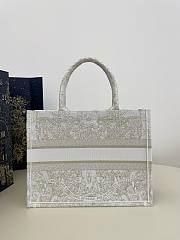 Bagsaaa Dior Lady Medium Book Tote Gold-Tone and White Butterfly Around The World Embroidery - 36x18x28cm - 3