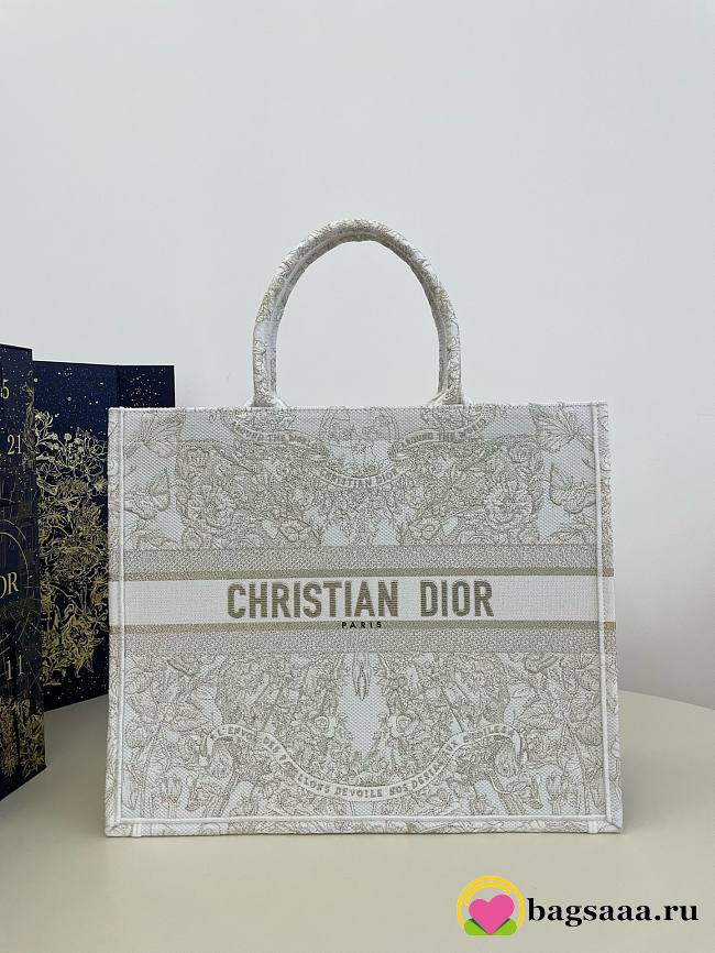 	 Bagsaaa Dior Lady Large Book Tote Gold-Tone and White Butterfly Around The World Embroidery -  42 x 35 x 18.5 cm - 1