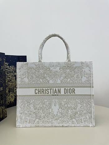 	 Bagsaaa Dior Lady Large Book Tote Gold-Tone and White Butterfly Around The World Embroidery -  42 x 35 x 18.5 cm