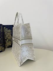 	 Bagsaaa Dior Lady Large Book Tote Gold-Tone and White Butterfly Around The World Embroidery -  42 x 35 x 18.5 cm - 5