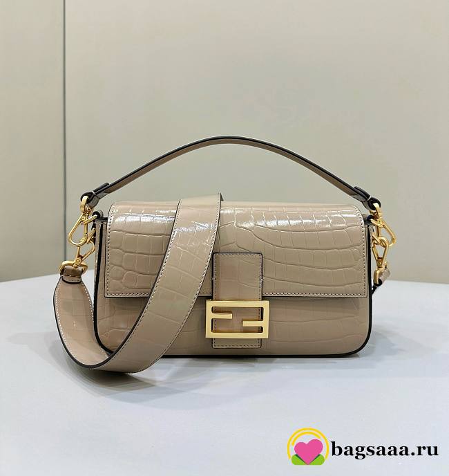 Bagsaaa Fendi Baguette Dove gray crocodile leather bag - 27x15x6cm - 1