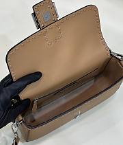 	 Bagsaaa Fendi Baguette Beige Selleria bag with oversize topstitching - 28x6.5x15cm - 3