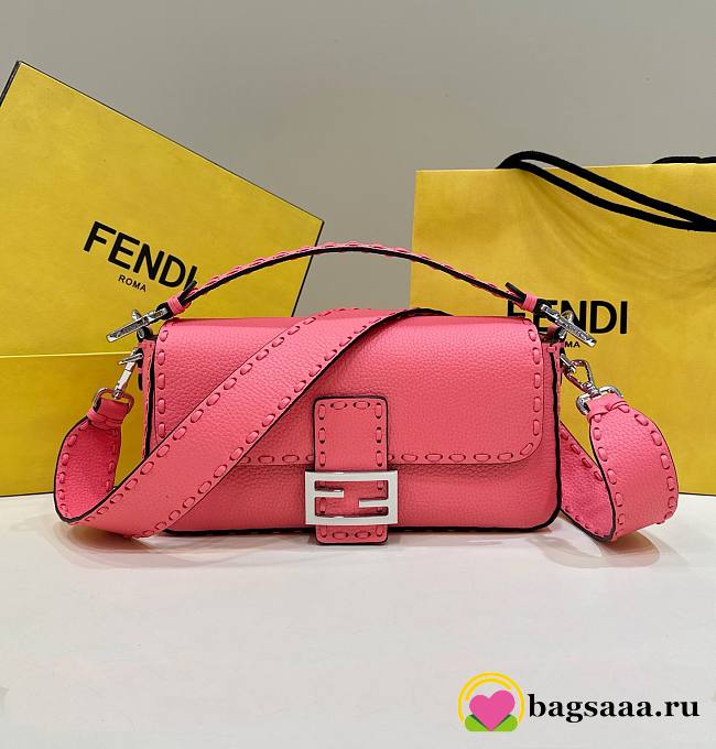 	 Bagsaaa Fendi Baguette Pink Selleria bag with oversize topstitching - 28x6.5x15cm - 1
