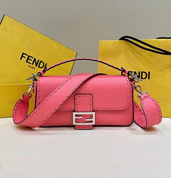 	 Bagsaaa Fendi Baguette Pink Selleria bag with oversize topstitching - 28x6.5x15cm