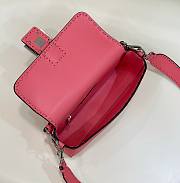 	 Bagsaaa Fendi Baguette Pink Selleria bag with oversize topstitching - 28x6.5x15cm - 3