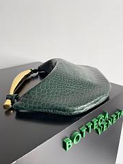 	 Bagsaaa Bottega Veneta Sardine Green Crocodile top handle bag - 36x24x3cm - 6